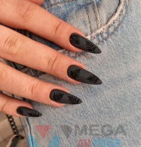 Матовые черные ногти