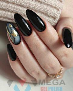 Мраморные ногти черные с золотом